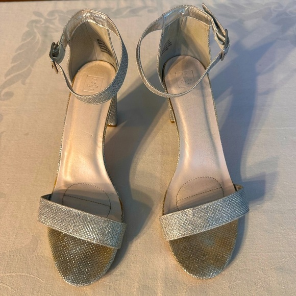 Db Studio Shoes - DB Studio Silver Ankle Strap Low Heeled Shoes Size 9